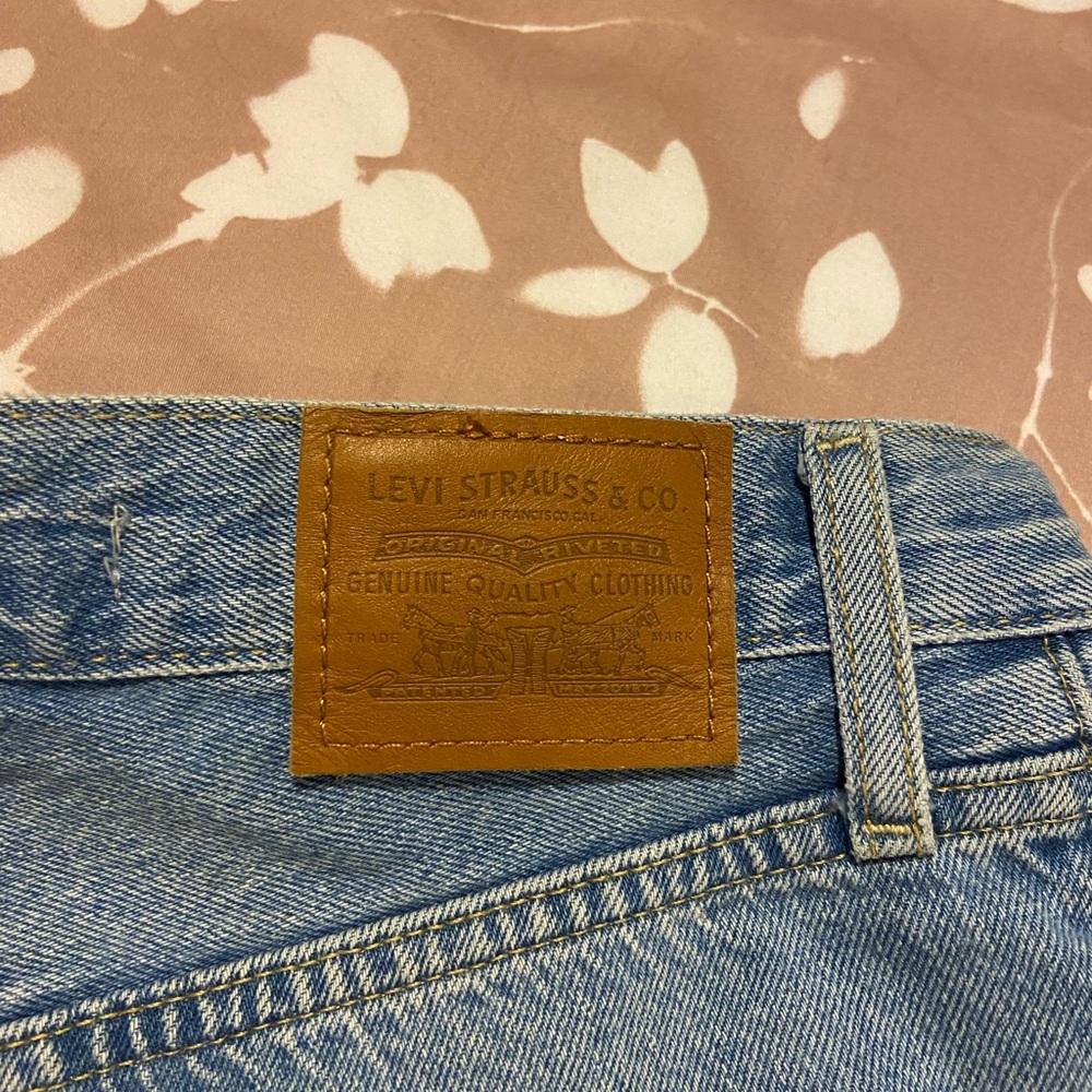 Levi's Ribcage Shorts - Picture 3 of 5